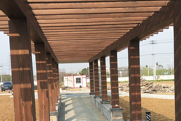 合肥中醫藥大學少荃湖校區水泥廊架木紋漆施工項目